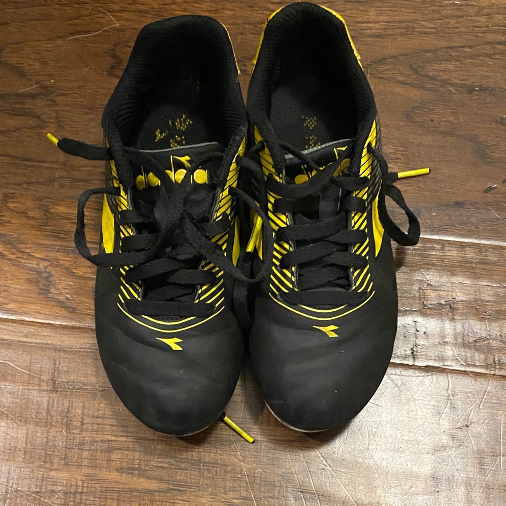Diadora Black and Yellow Kids soccer cleats
